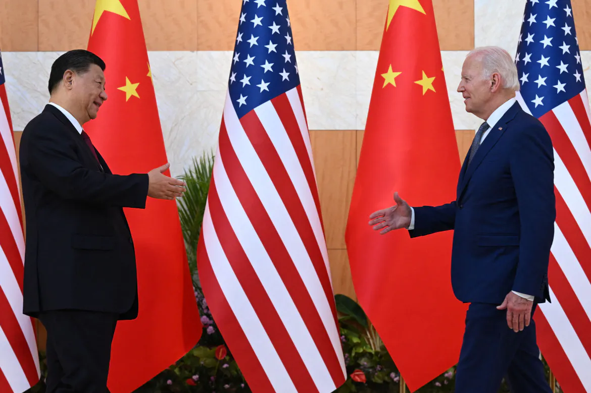 Biden e Xi, le storie tese dietro quella stretta di mano