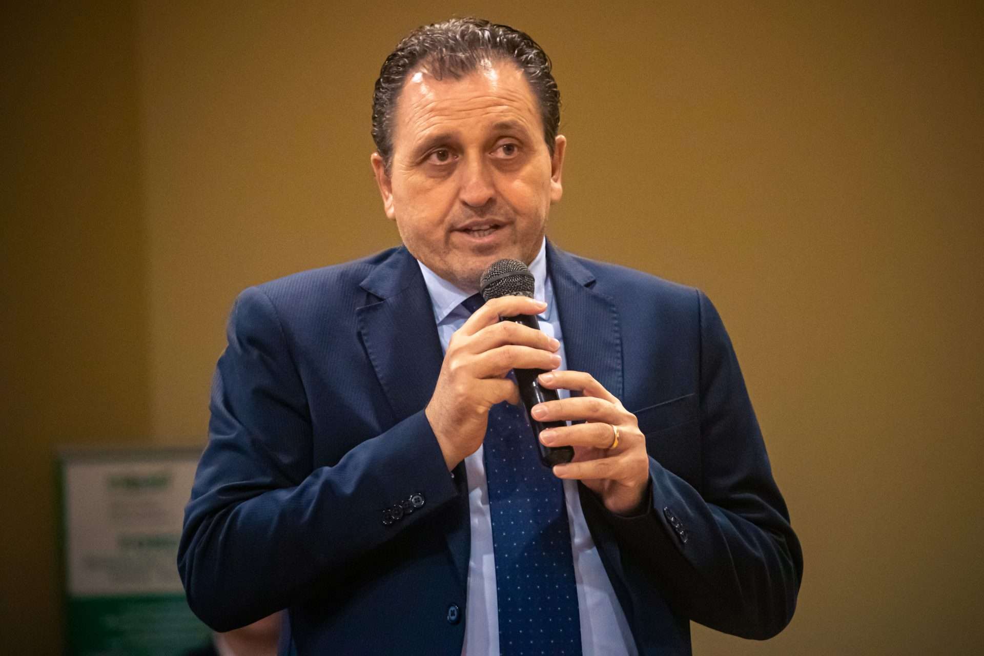 Sui beni confiscati alla camorra Petrella è omissivo!
