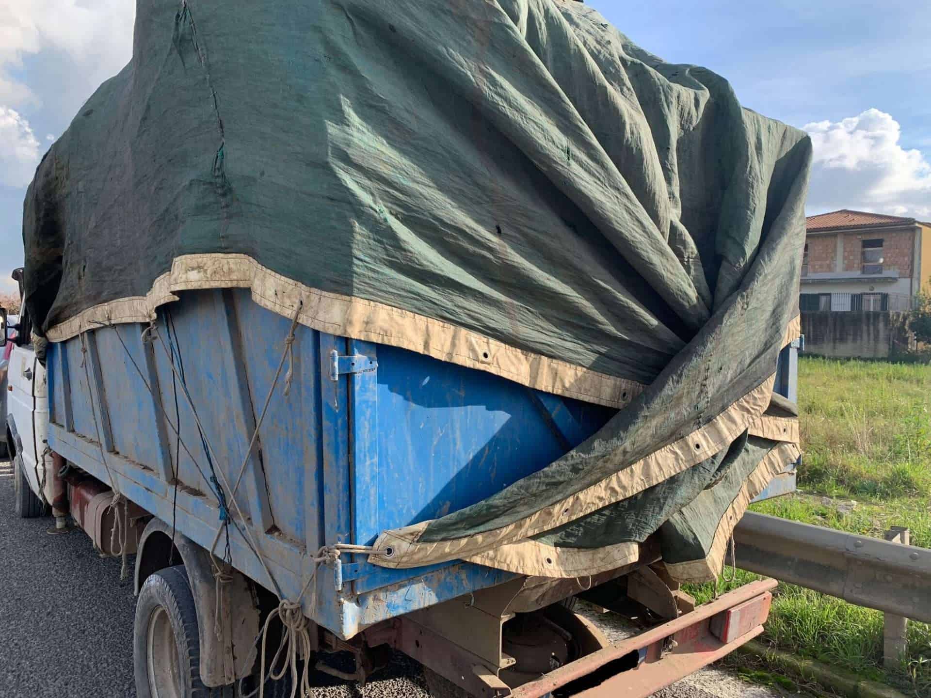 Casaluce: sequestrato autocarro con 9 metri cubi di rifiuti speciali