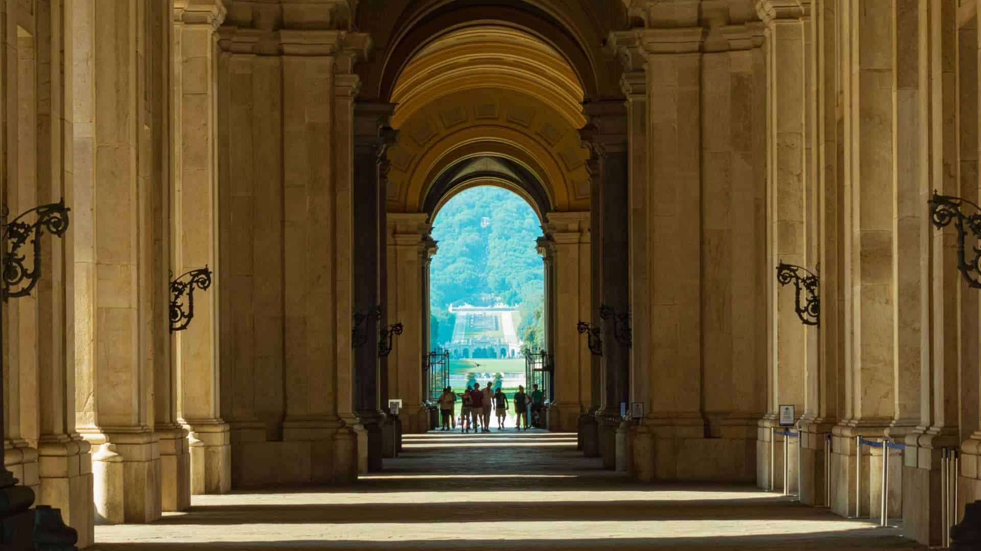 Reggia di Caserta: quasi un milione di ingressi nel 2024, ma manca il personale