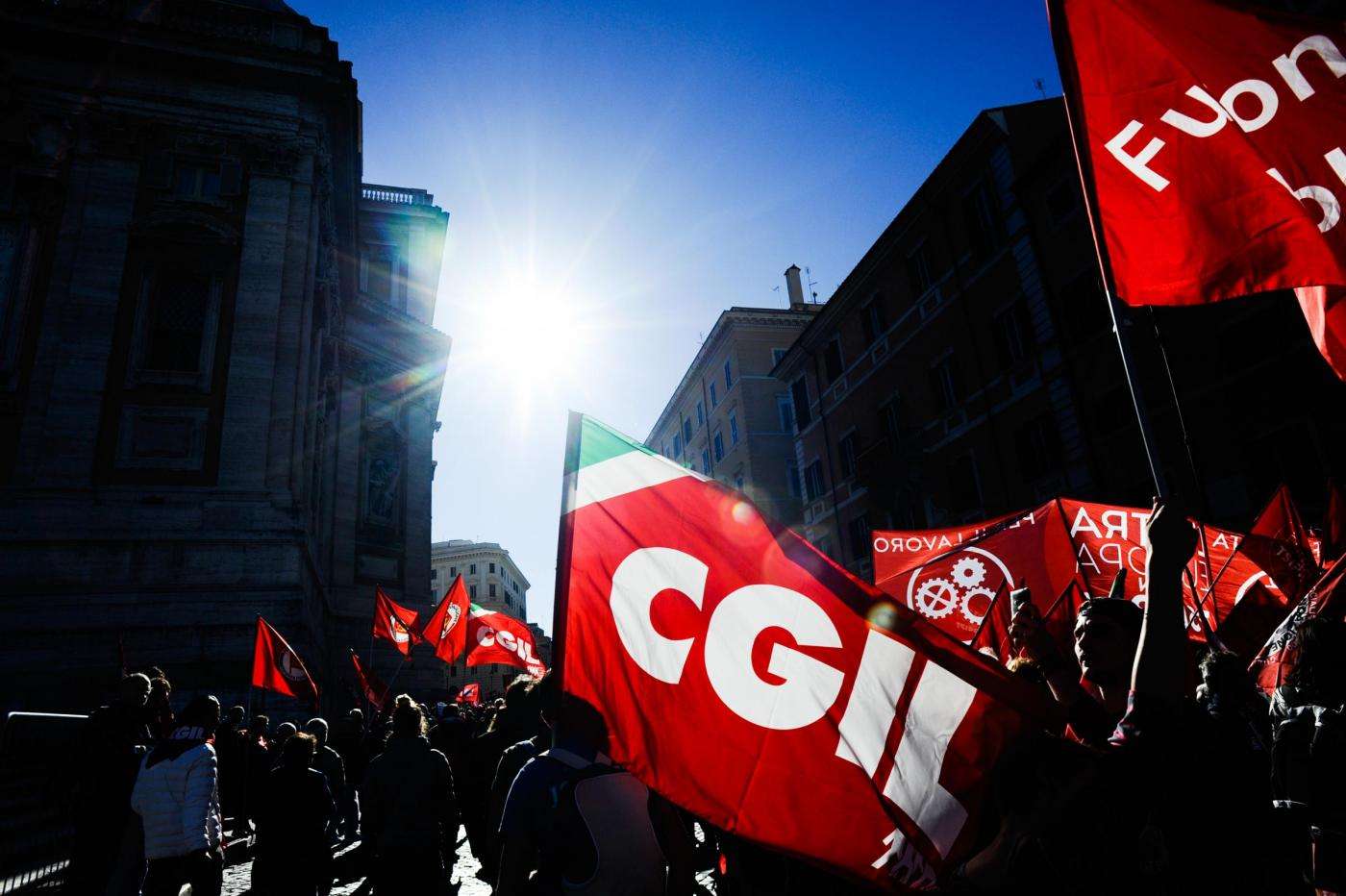 In Italia c'è una forte crisi industriale, e aumentano i lavoratori a rischio