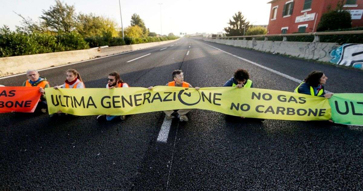 INTERVISTA. "Ultima generazione": disobbedienza civile per la salvezza climatica