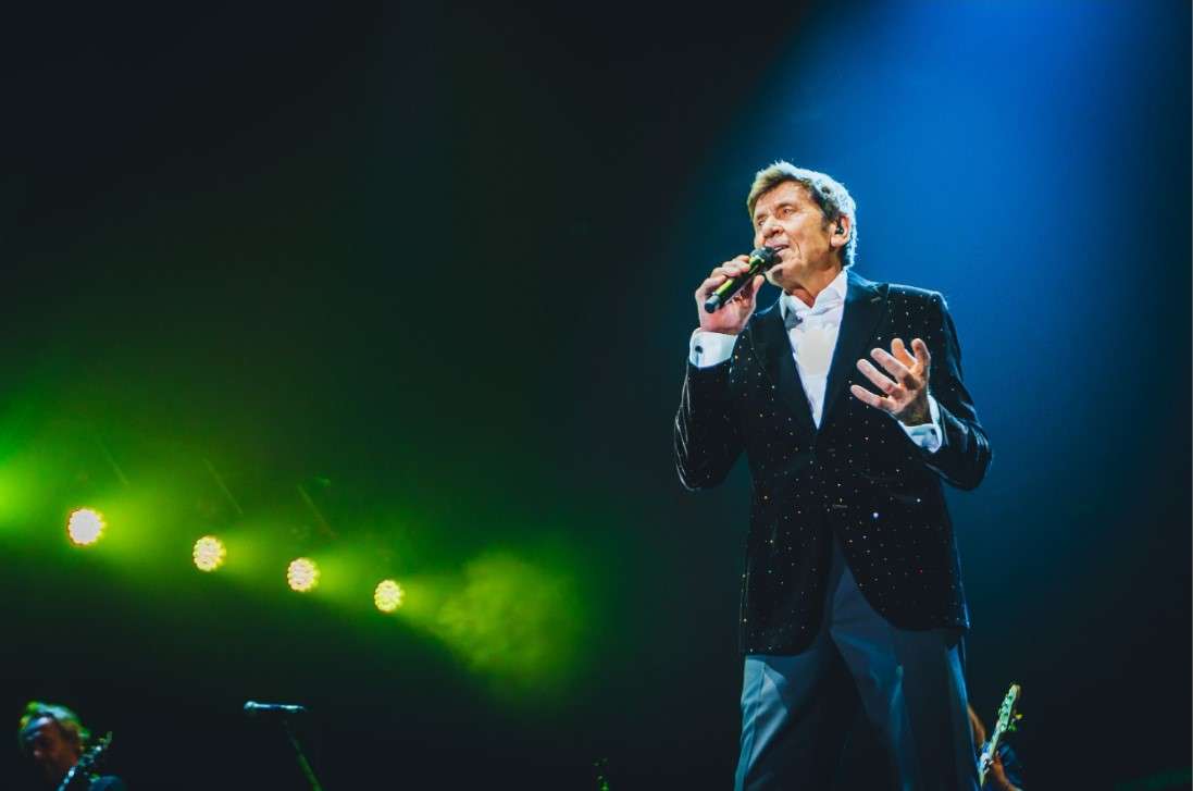 Gianni Morandi arriva a Baia Domizia