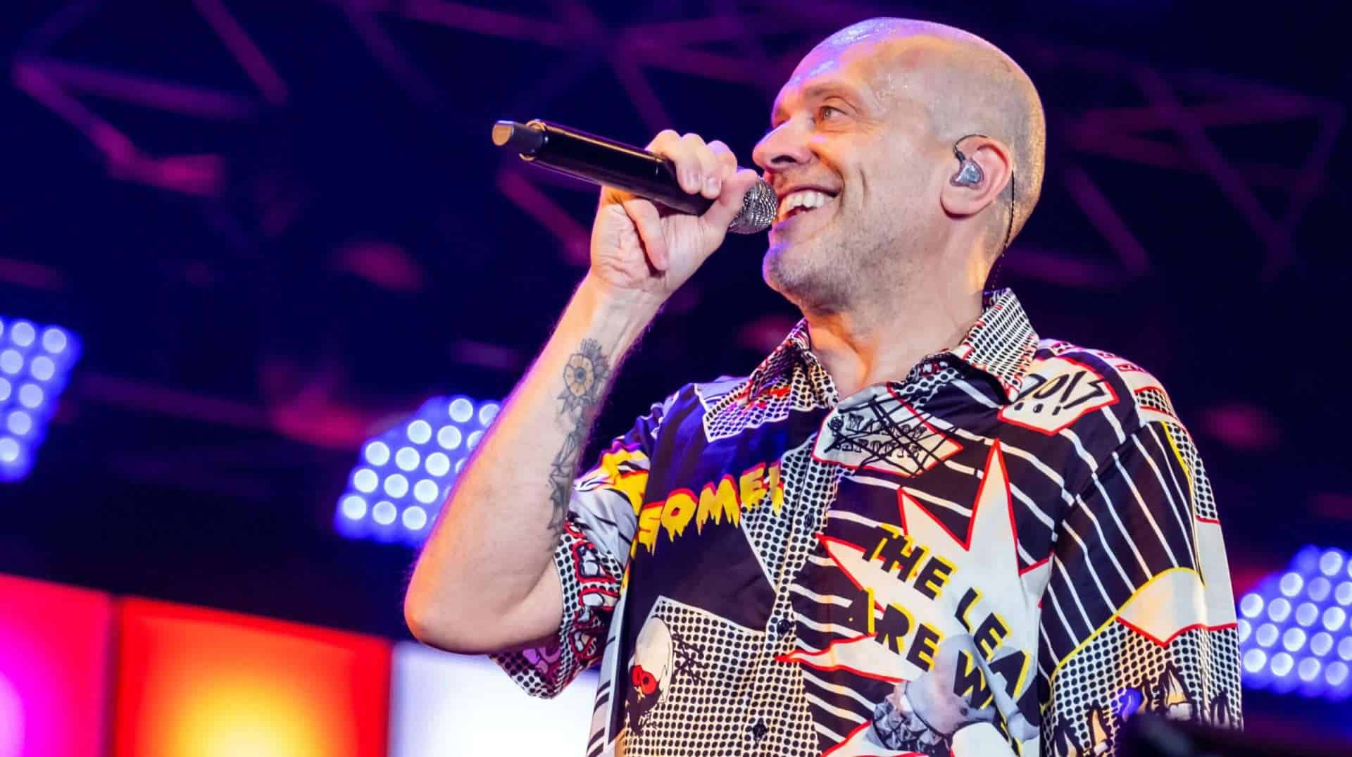 La musica che abbraccia le generazioni: Max Pezzali da sold out ad Eboli