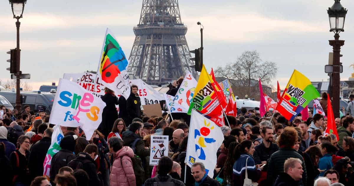 Parigi sotto assedio: continua la tradizione di proteste alla francese