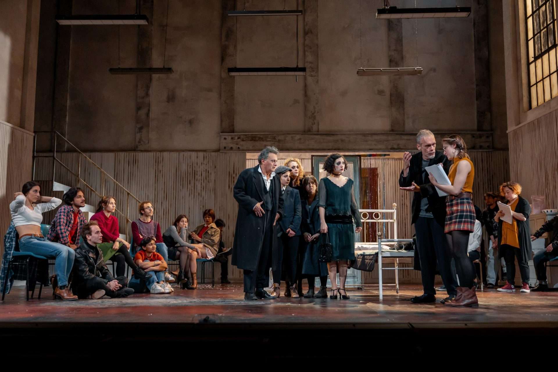 Sei personaggi in cerca d'autore: il Pirandello di Binasco al Teatro Bellini