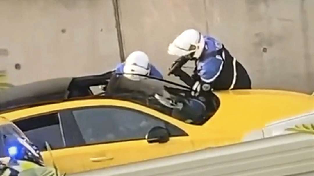 17enne ucciso da un poliziotto, è rivolta in Francia
