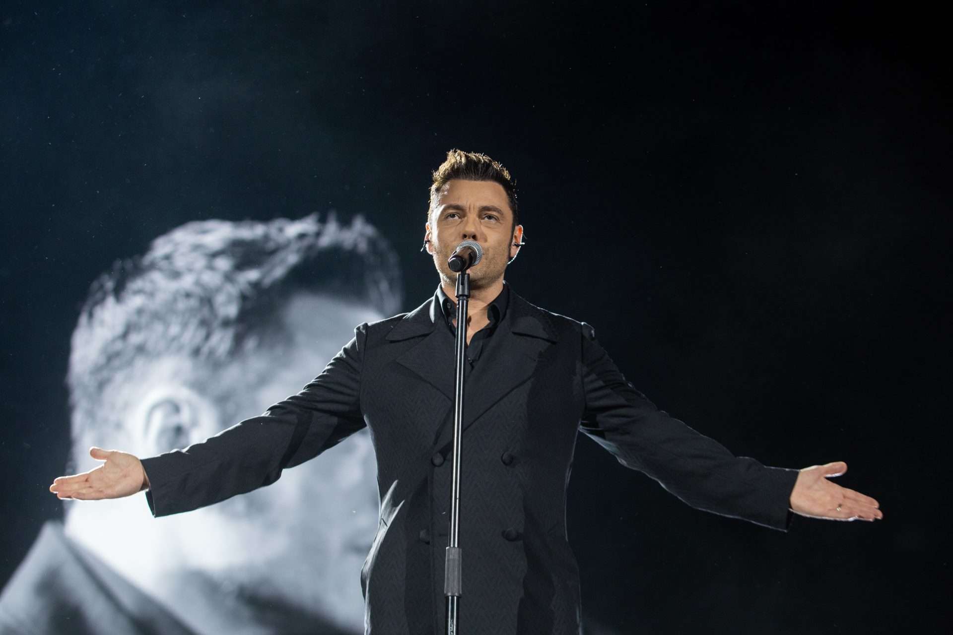 Tiziano Ferro, Semplicemente Incanto al Maradona: sold-out per un grande show