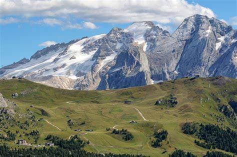 Il ghiaccio della Marmolada è il segno visibile della crisi climatica