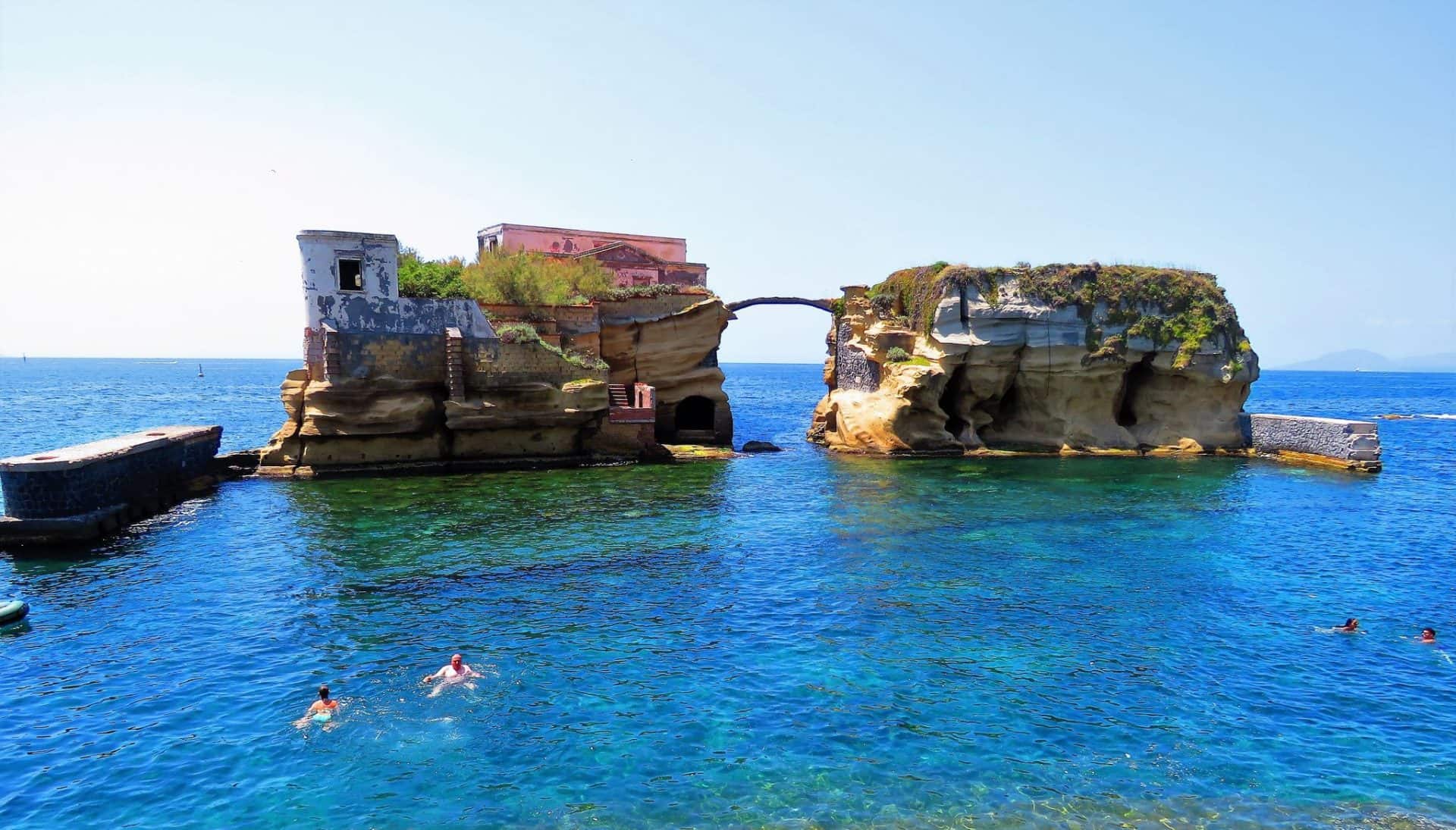 Napoli nun tene 'o mare