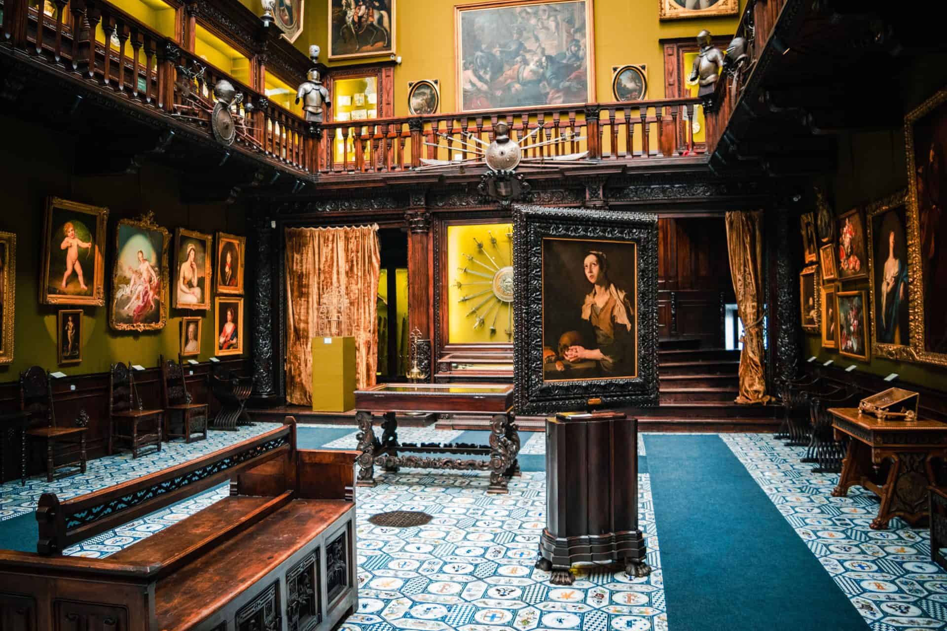 Un Palazzo che cammina nel cuore di Napoli: la storia del Museo Filangieri