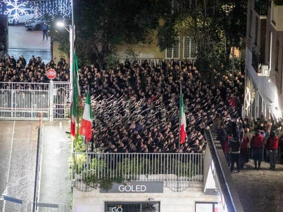 La scena pietosa di via Acca Larenzia a Roma