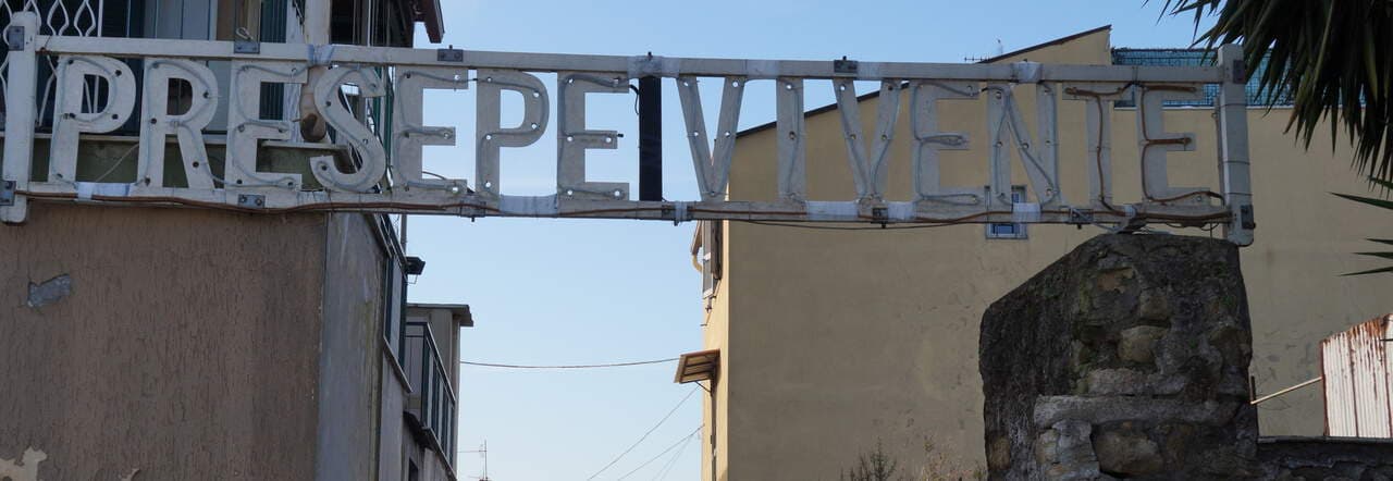 Il presepe vivente di Napoli Est denuncia i roghi