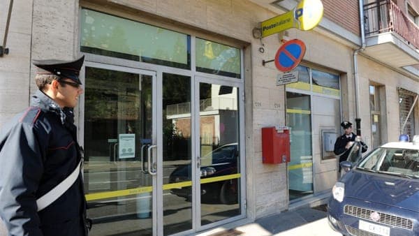 Rapina all'ufficio postale di Riardo: custodia cautelare e arresti domiciliari per tre persone