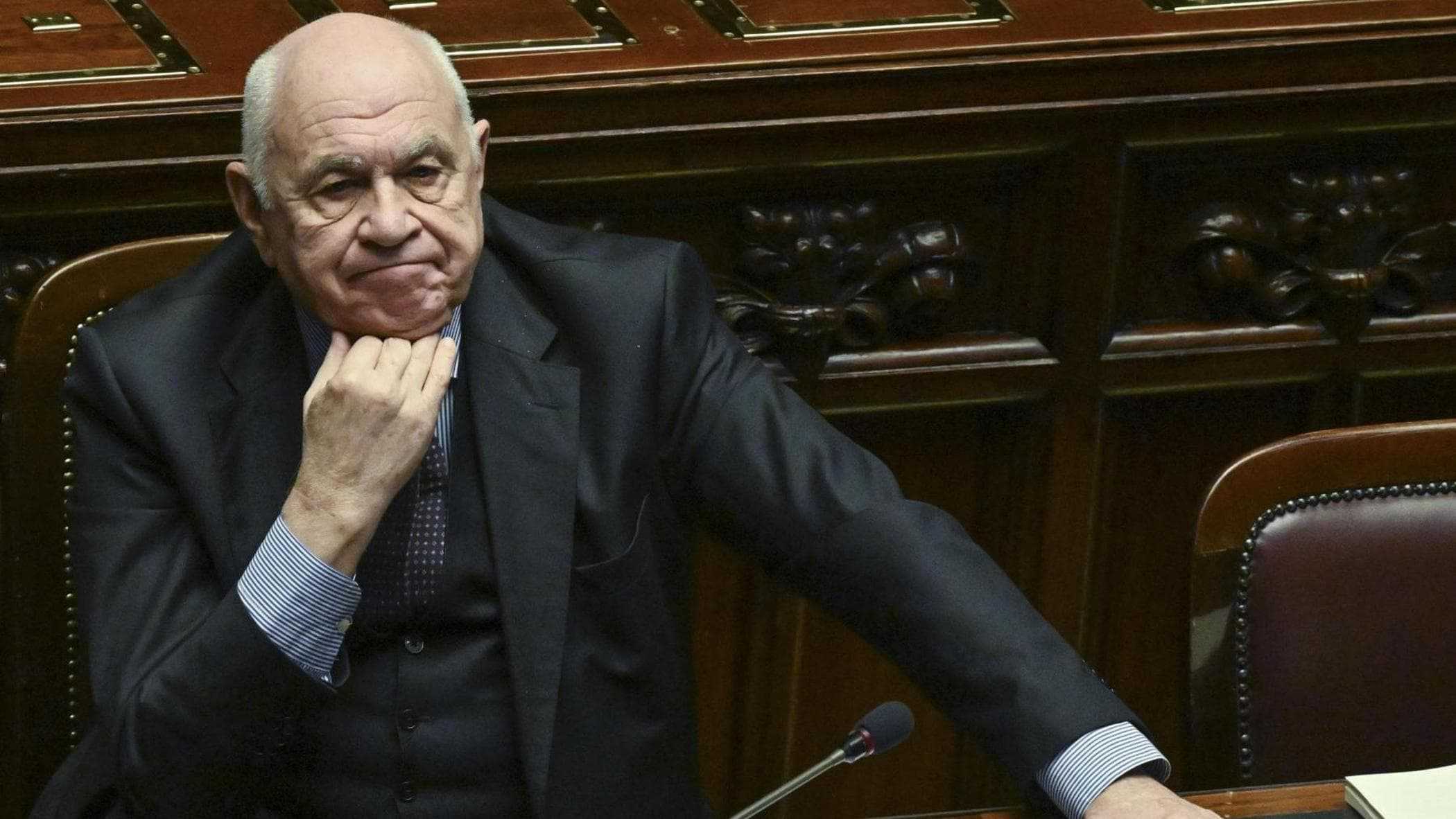 L'ultimo regalo ai disonesti: abolito l'abuso d'ufficio