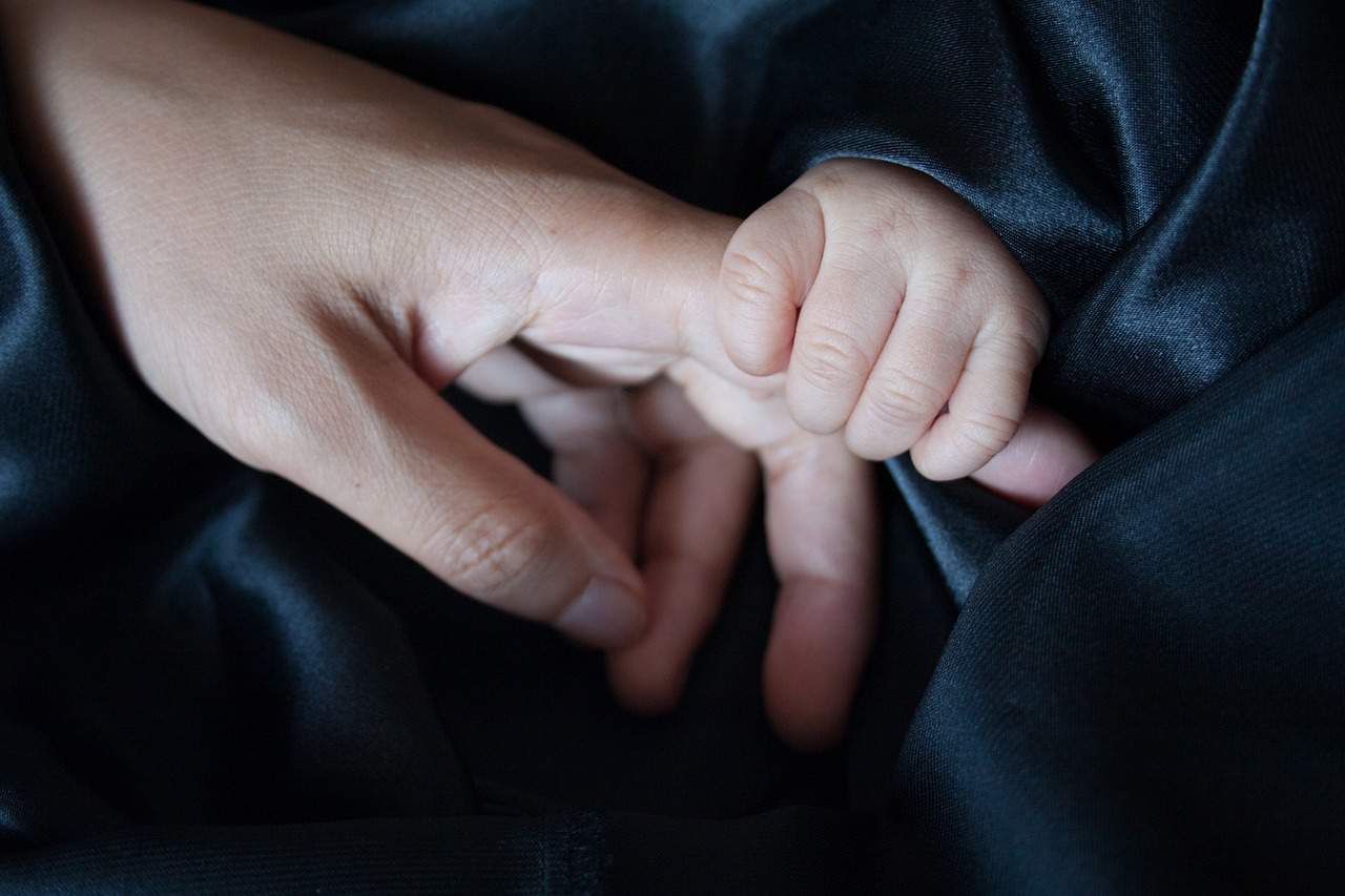 Bonus mamme, la beffa fiscale e la discriminazione: “Mangiato dalle tasse”