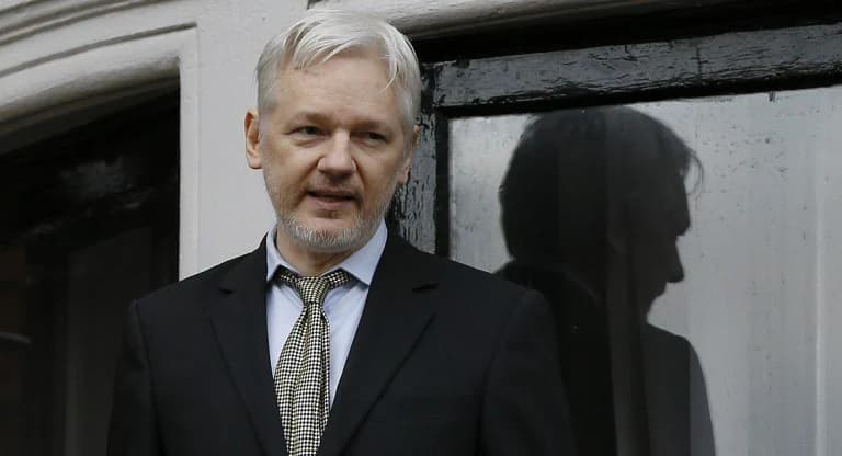 La battaglia di Julian Assange: per il momento non sarà estradato negli Usa