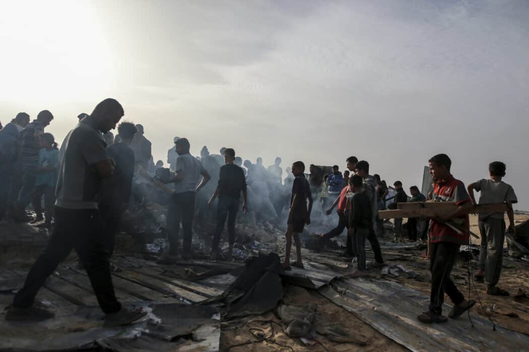 Strage di civili in un campo profughi a Rafah