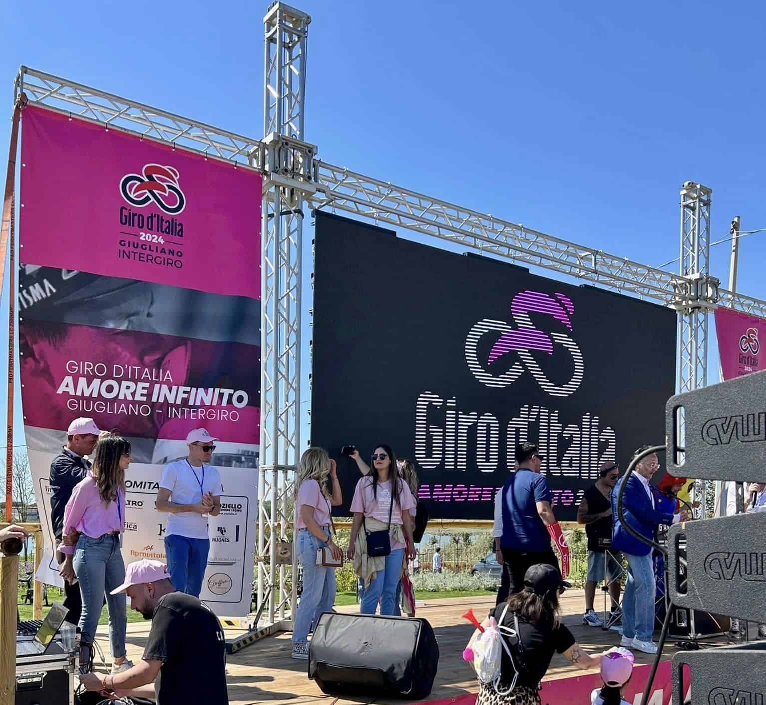 Castel Volturno e Giugliano: due mondi opposti al passaggio del Giro d'Italia