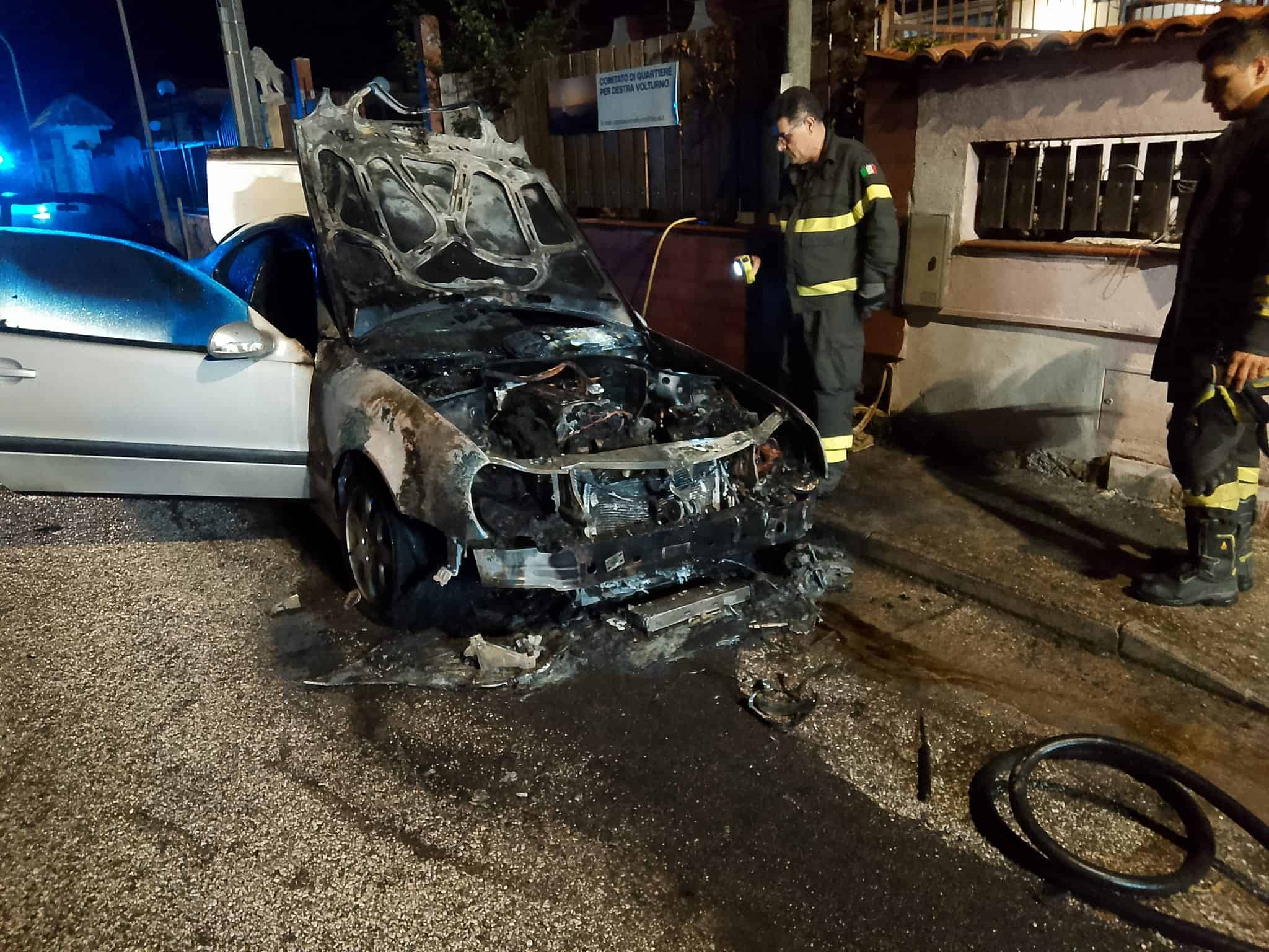 Destra Volturno nel caos: incendiata l'auto di Carlo de Rosa dell'Osservatorio Dx Volturno