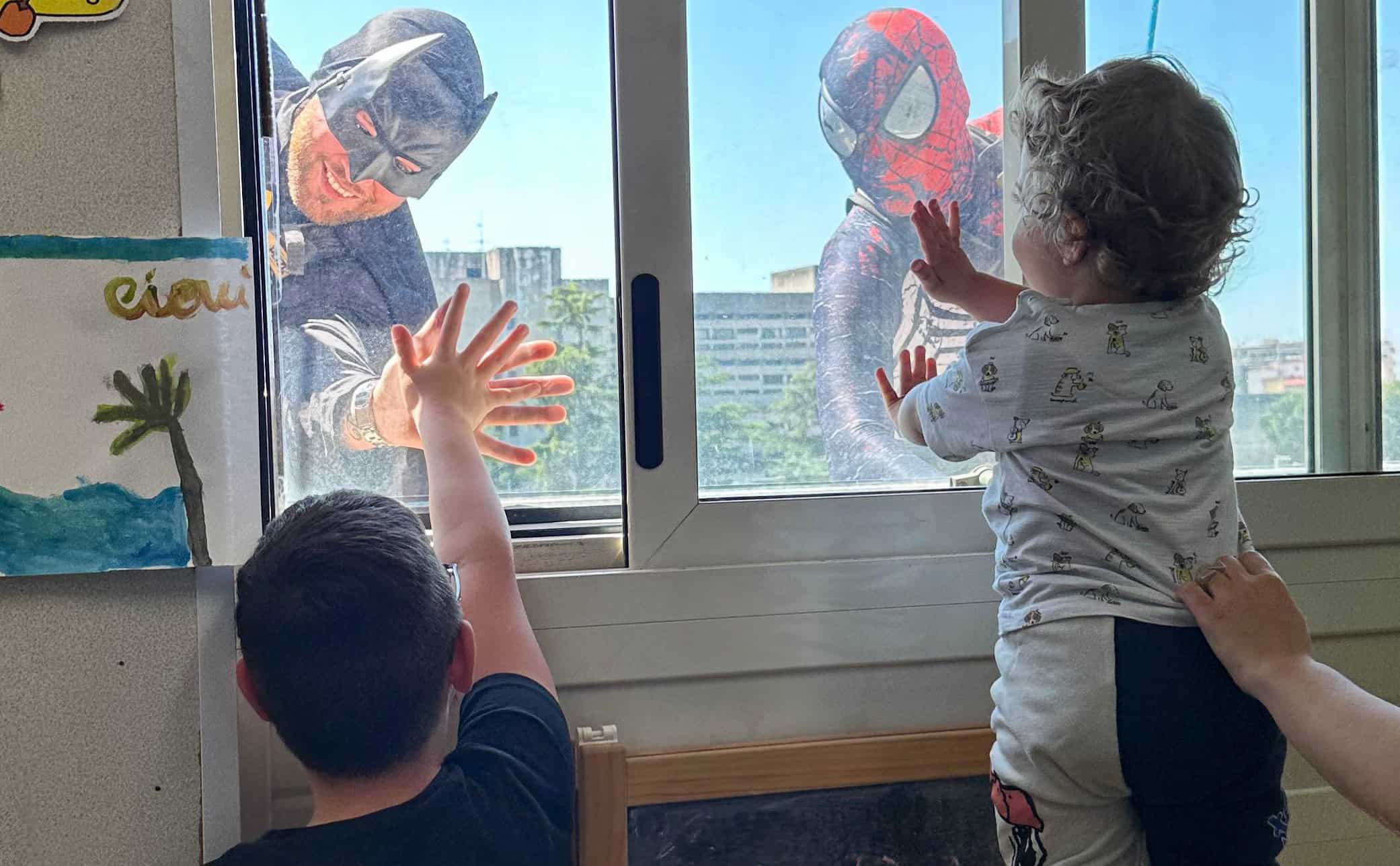 ABIO Napoli e i Supereroi Acrobatici per i bambini del Policlinico