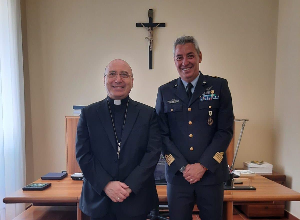 Incontro Colonello Florio e Arcivescovo Lagnese: encomio all'Arma Azzurra