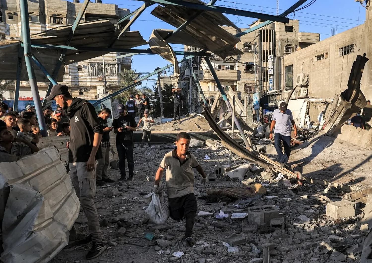 Israele bombarda un'altra scuola nella Striscia di Gaza