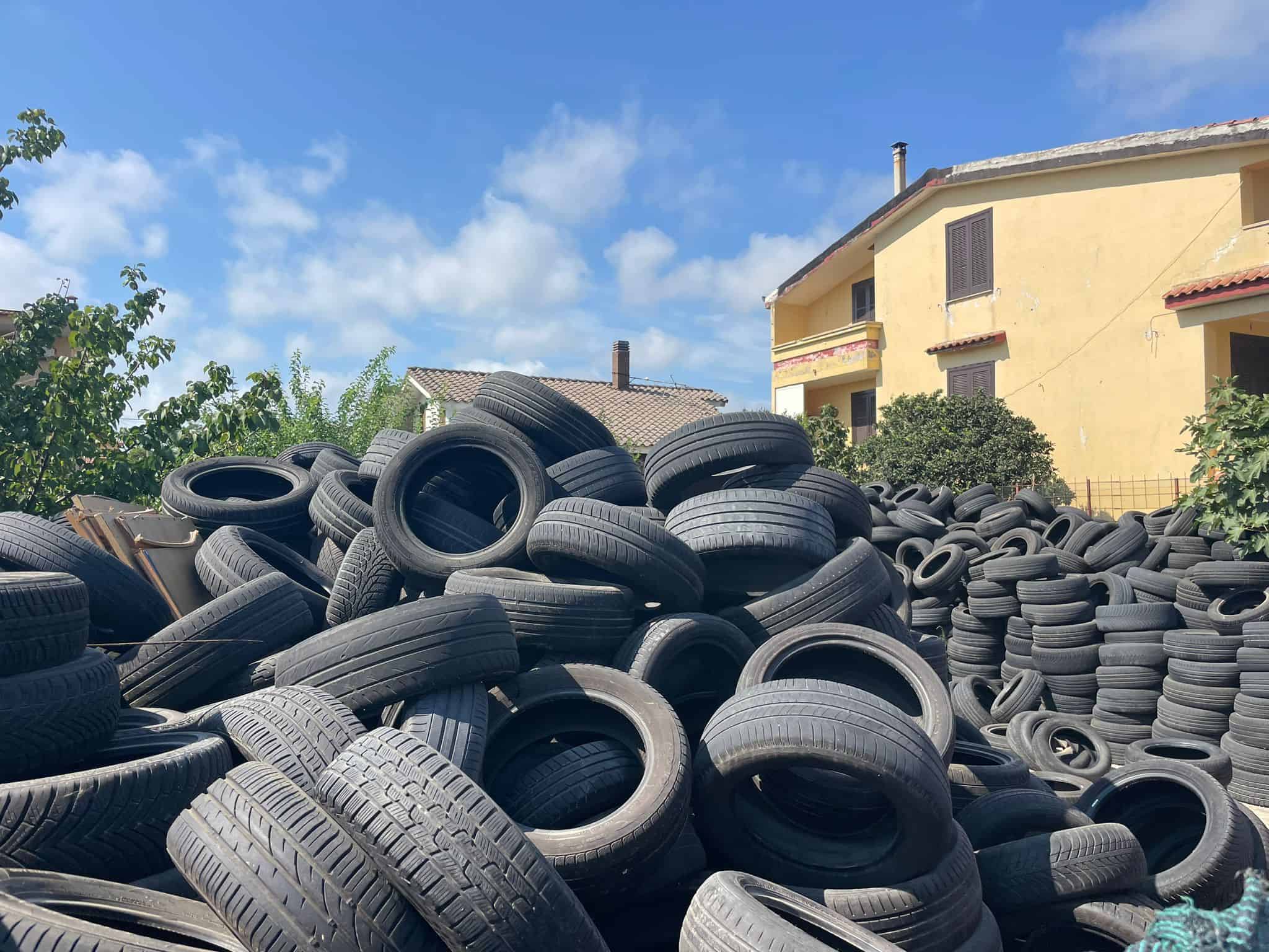 Baia Verde, bonifica a discarica di pneumatici. Marrandino: "Denunciate, noi ci siamo"