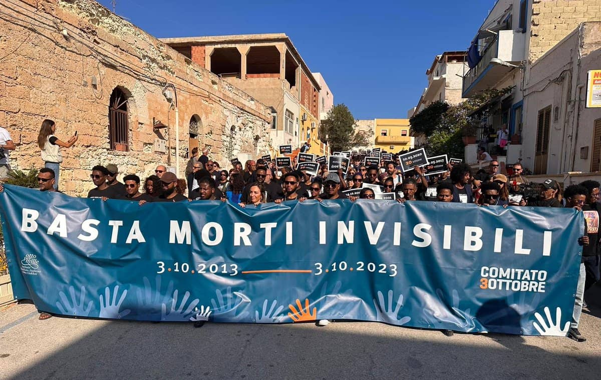 Le morti degli “invisibili”: il paradosso del nostro sistema di consumo