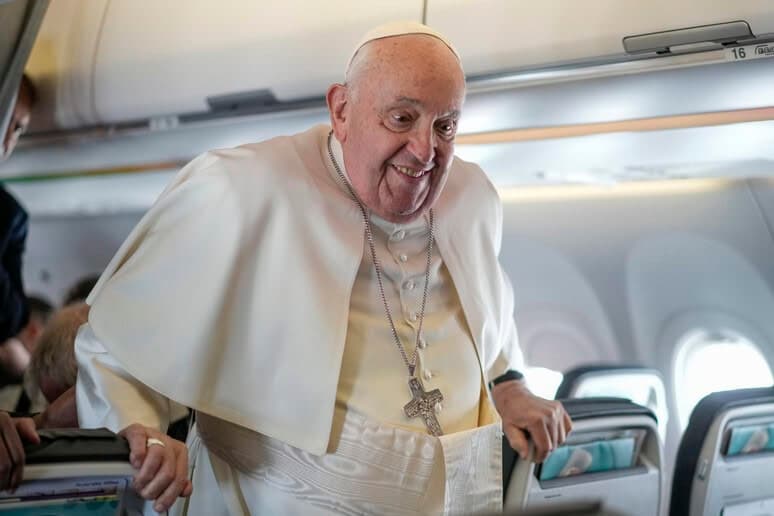 Il Papa sull'aborto: «È un omicidio, i medici sono dei sicari»