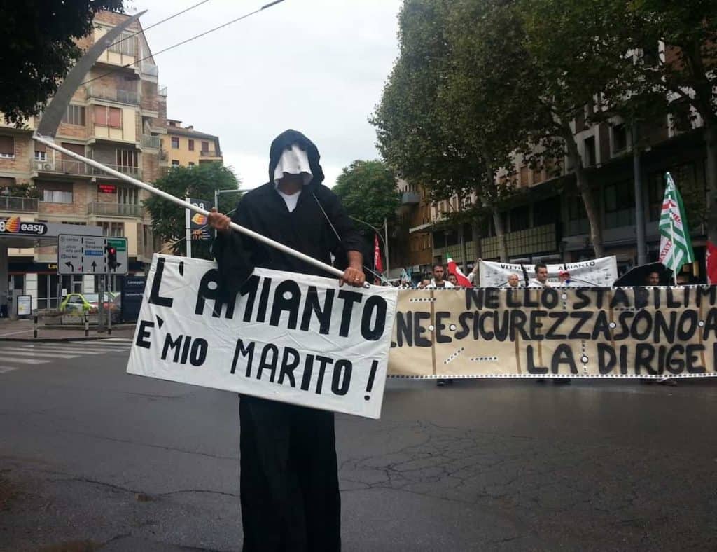 Amianto nel cantiere, risarcimento milionario per operaio: sentenza storica nel Napoletano