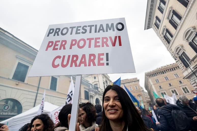 Infermieri precari: il cuore della sanità italiana a rischio collasso