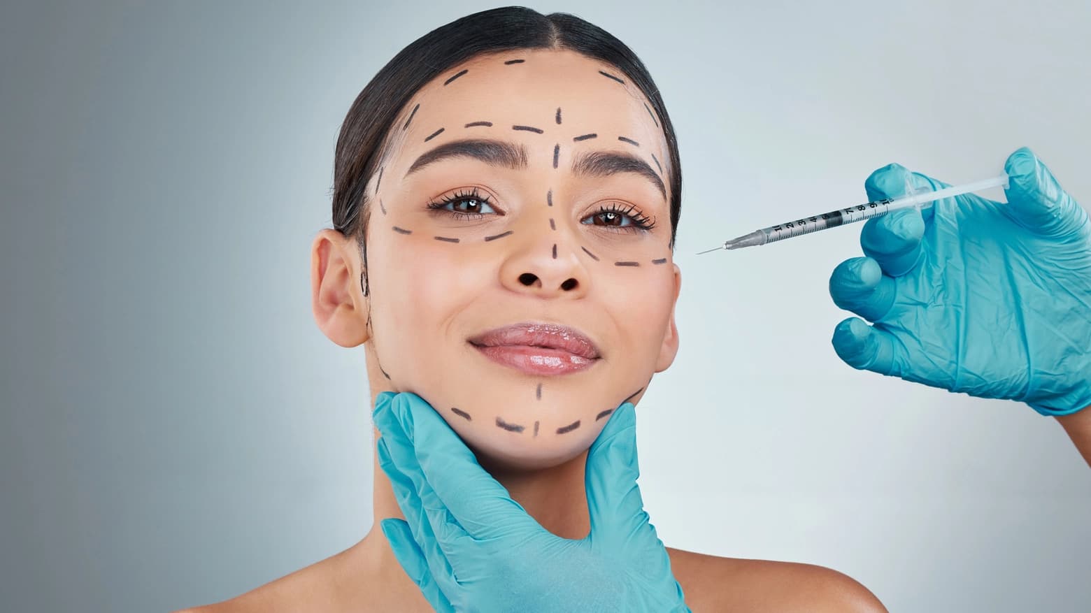 Pro e Contro ai ritocchini estetici: il dialogo di Informare con due donne