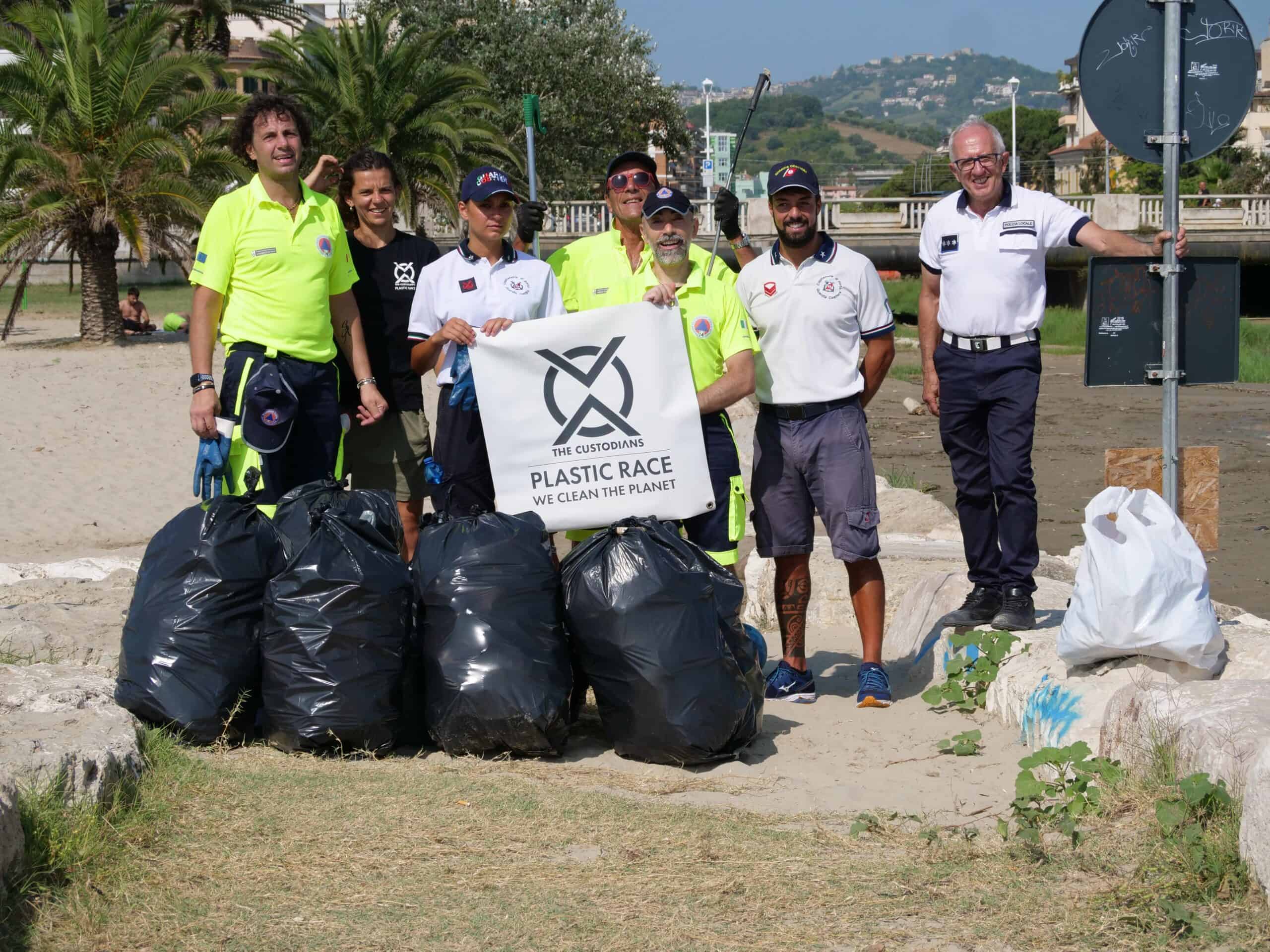 The Custodians Plastic Race e la lotta contro la plastica