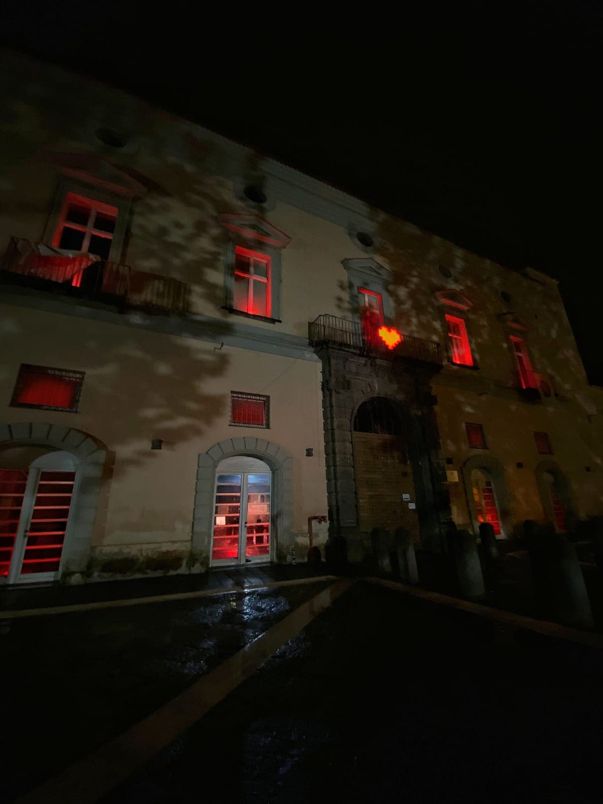 #CUOREDINAPOLI e 218: "Tanti cuori, un unico battito" illumina Palazzo Lancellotti