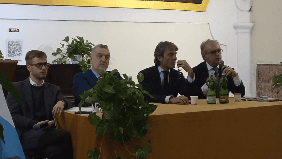 Presentato il libro "Il buio e l'alba": la guerra ai Casalesi per una terra libera