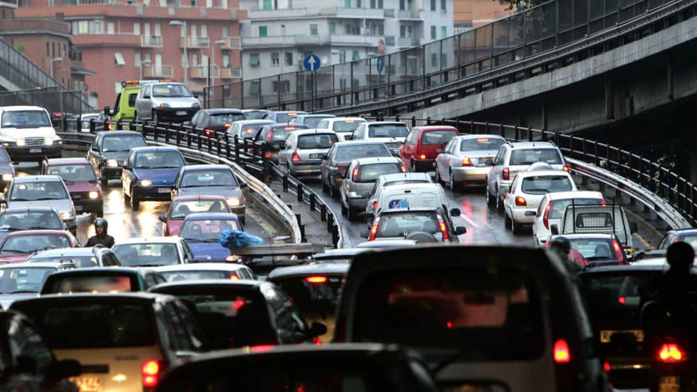 Vomero, senso unico alternato in via Falcone fino a maggio