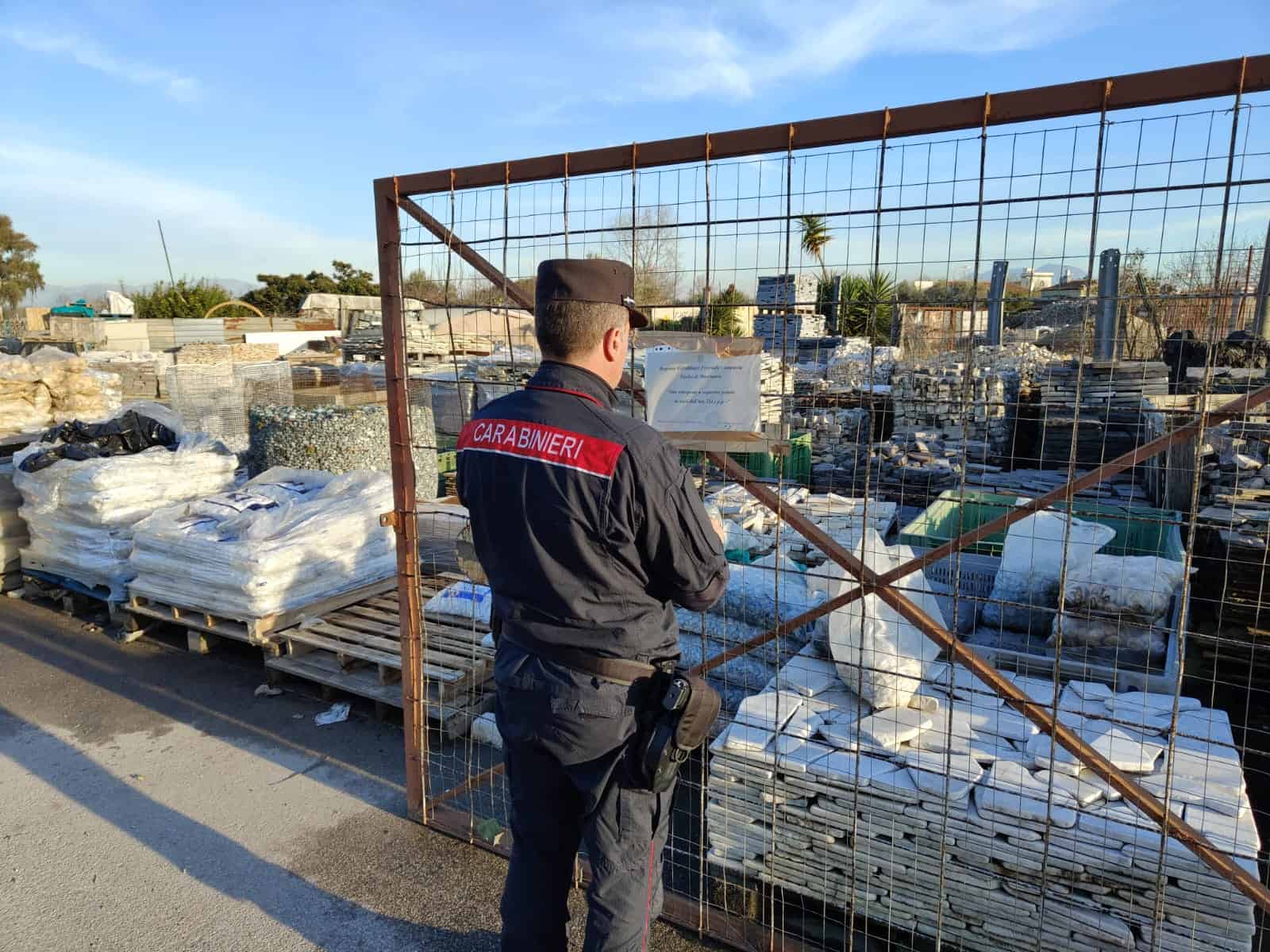 Gricignano D'Aversa: la forestale sequestra rivendita di materiali edili per violazioni ambientali