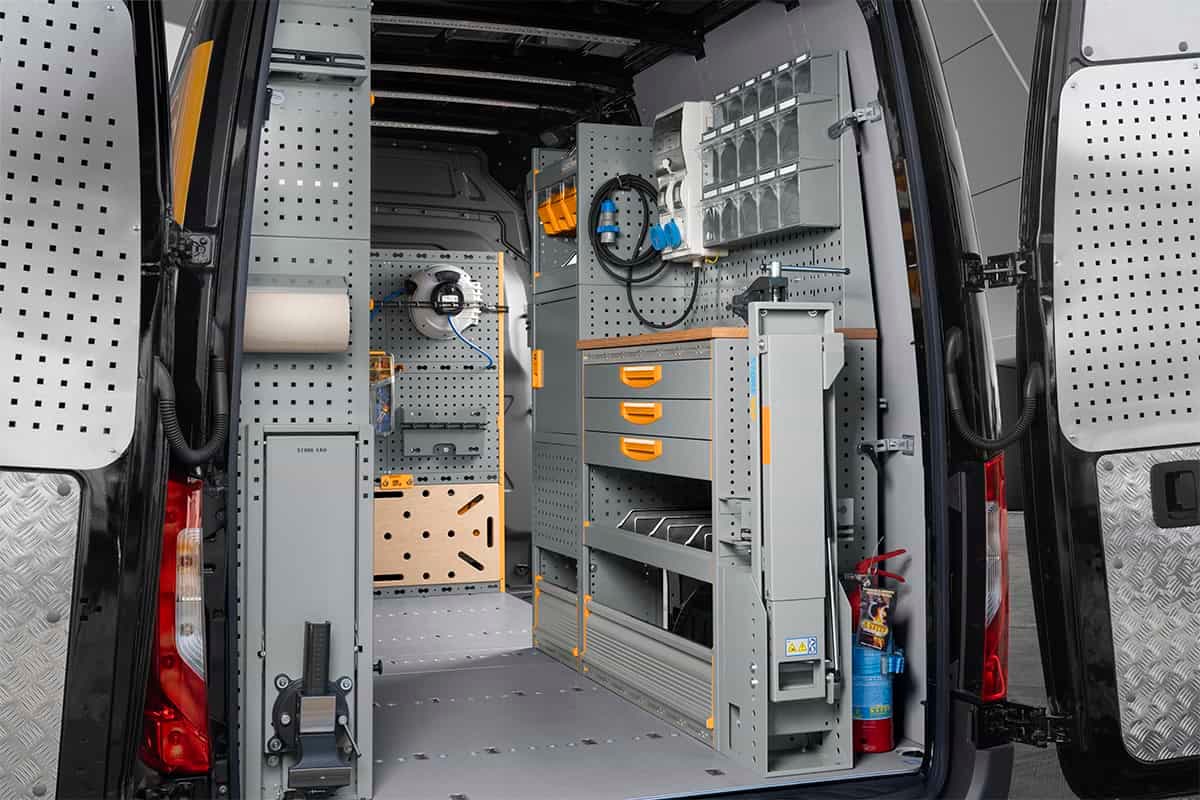 Dal trasporto al lavoro mobile: come Store Van trasforma i furgoni in soluzioni operative