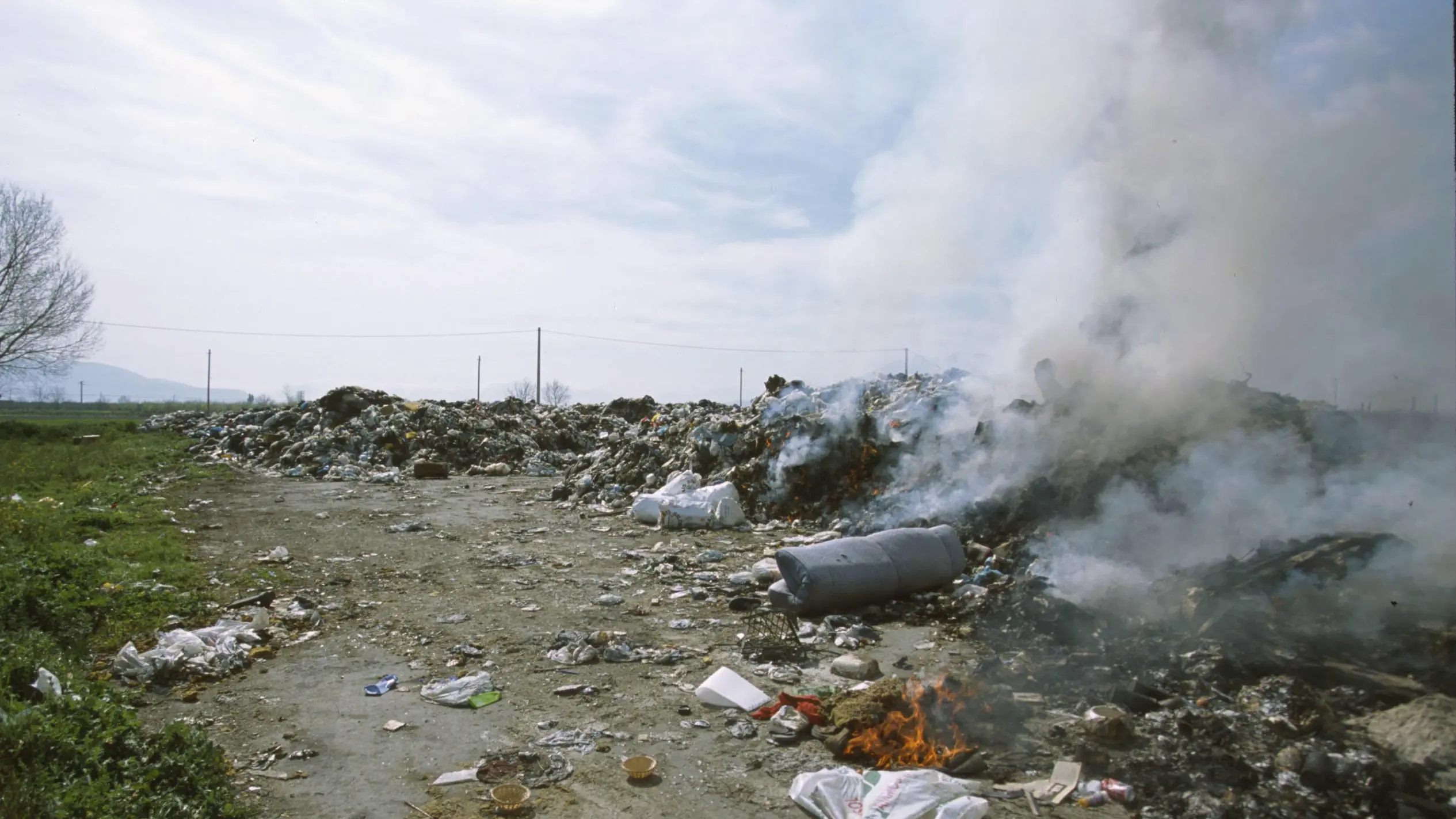 Campania, un reato ambientale ogni due ore: Legambiente lancia l’allarme