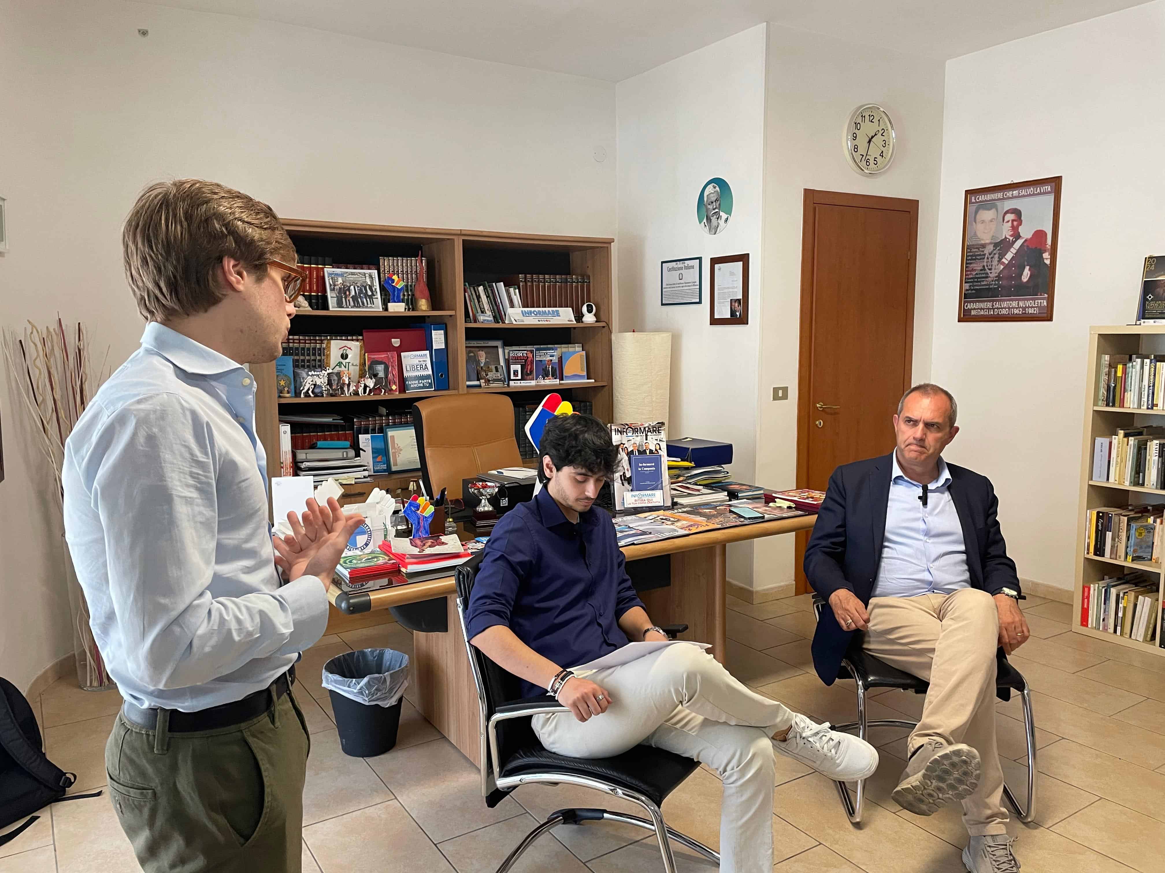 Luigi de Magistris da Informare: elezioni e futuro di Napoli al centro dell'intervista