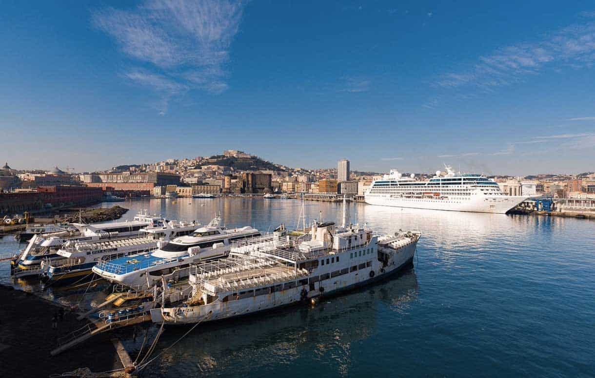 Dal cuore del Mediterraneo alla sfida del XXI secolo: la storia del porto di Napoli