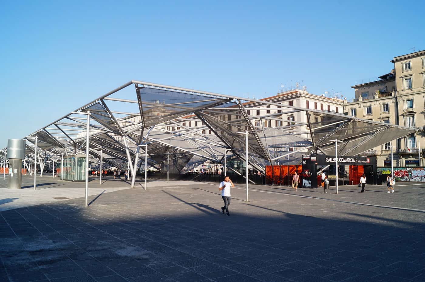 Tra cantieri e insicurezza: il volto irrisolto di Piazza Garibaldi a Napoli