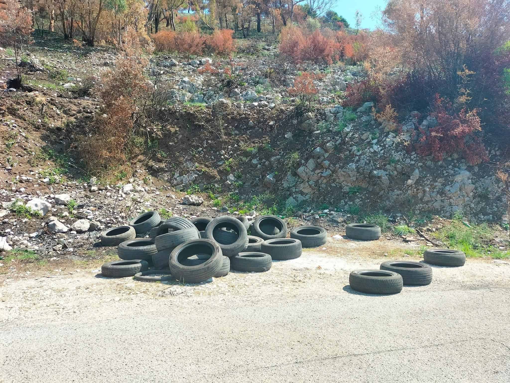 FOTO. Caserta Vecchia: scarico illecito di pneumatici sulla panoramica