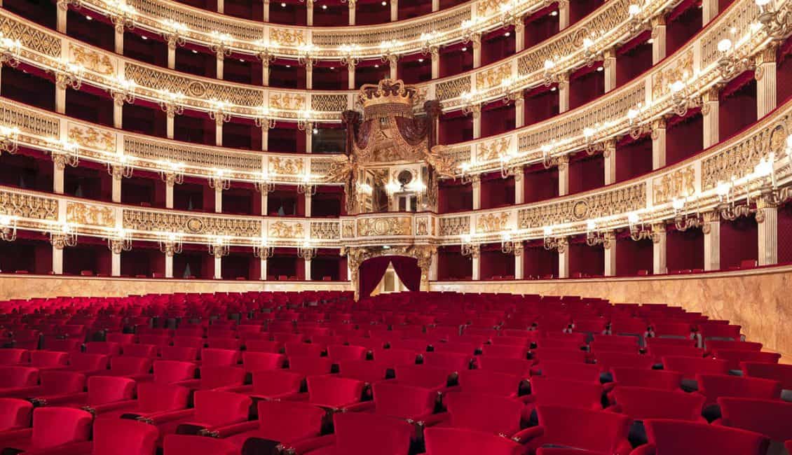 Artisti “liberi” in un teatro che non sa più da che parte andare