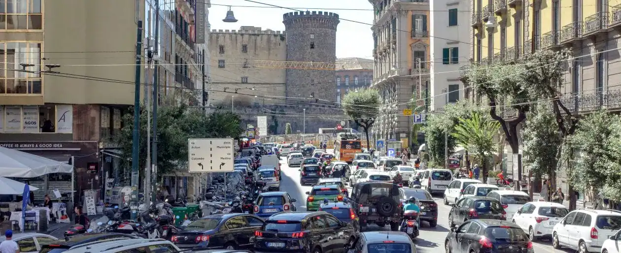 Ordinanza anti-smog a Napoli: fino a marzo divieto di circolazione per auto Euro 1 e diesel Euro 5