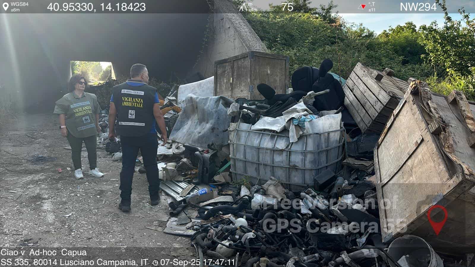 Rifiuti abbandonati tra Napoli e Caserta: il grido d’allarme del WWF
