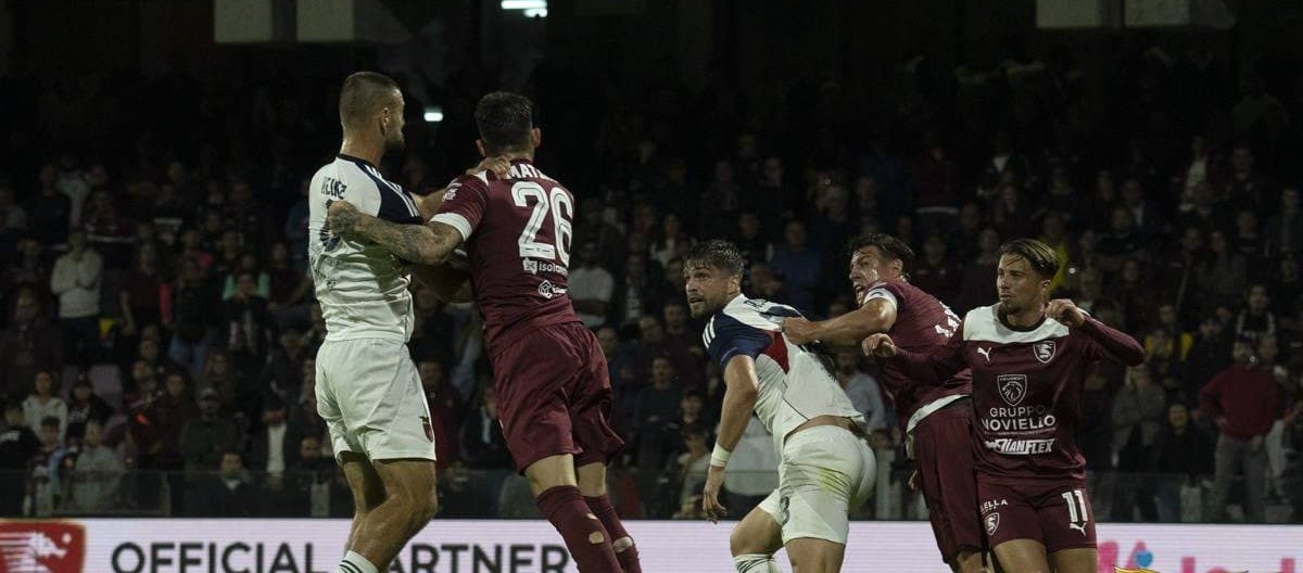 Casertana sconfitta a Salerno: secondo tempo fatale per i falchetti