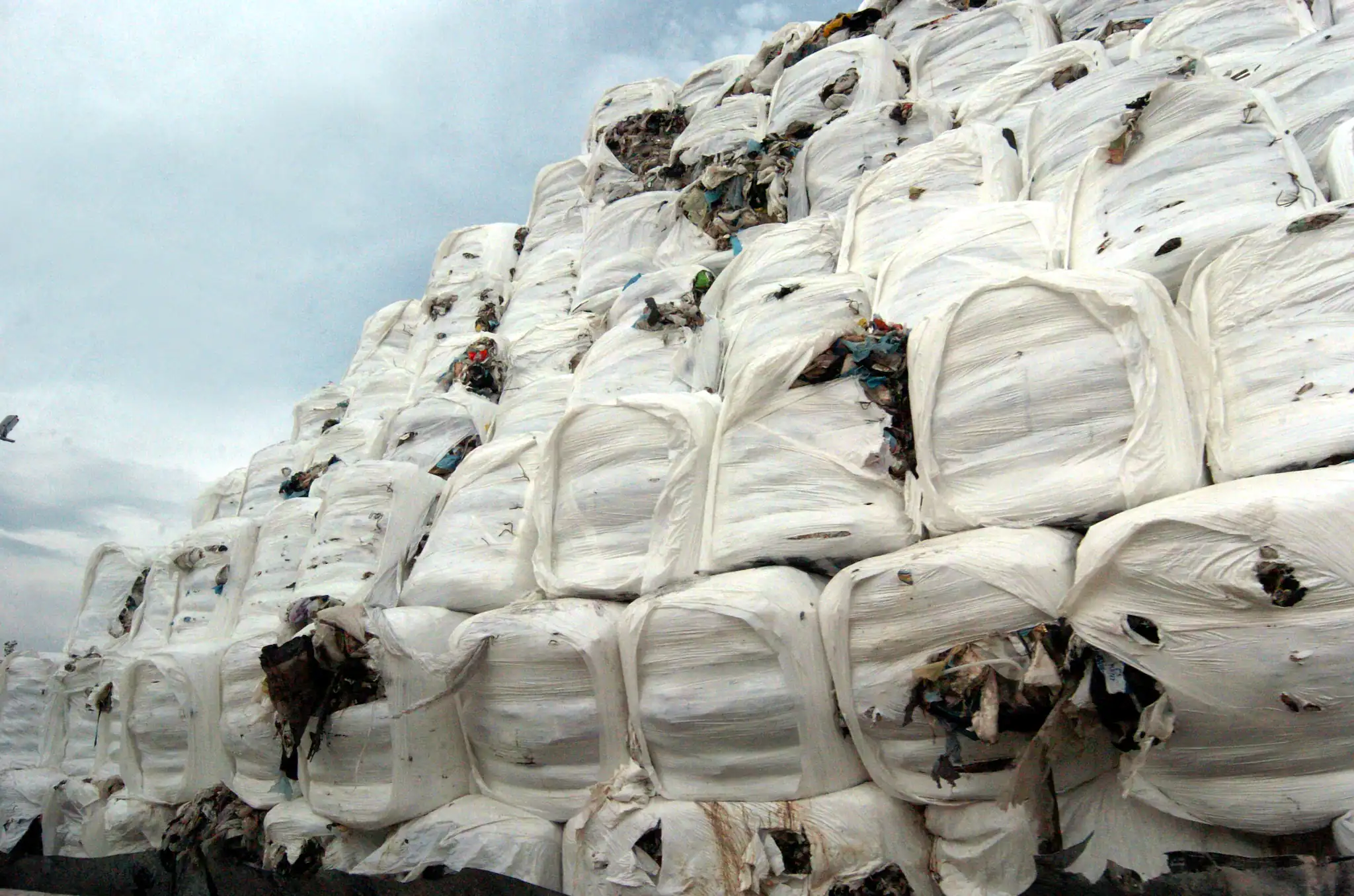 Dalle ecoballe al compost: la Campania cambia passo nella gestione dei rifiuti