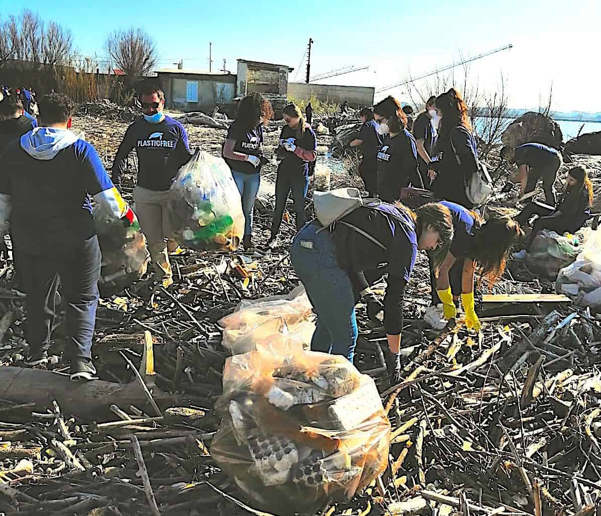 Plastic Free: fermiamo la plastica prima di ritrovarci a mangiarla